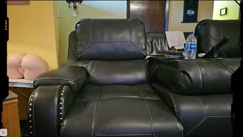 Snapshot of the_alpha_dog_xxx chatting on October 2025 04:50:01 PM the_alpha_dog_xxx online show from October 2025 04:50:01 PM