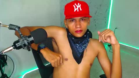 Snapshot of the_crack71 chatting on October 2025 12:44:02 PM Sean OPry online show from October 2025 12:44:02 PM