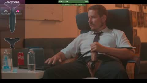 Snapshot of the_dilf chatting on June 2026 09:51:02 AM The DILF - online show from June 2026 09:51:02 AM