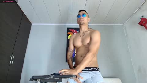 SCOTT  THEO  KAMERON  GENDERSON online show from January 2025 10:58:02 PM