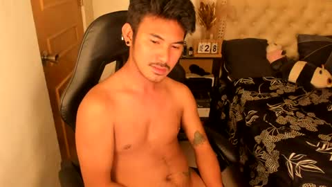 Snapshot of the_killian_jones chatting on July 2026 07:39:01 PM ken online show from July 2026 07:39:01 PM
