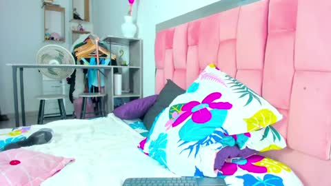Snapshot of the_queen_aleja chatting on May 2026 11:06:01 AM IGAleja queen1 online show from May 2026 11:06:01 AM