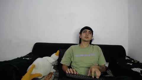 Snapshot of the_r00m chatting on September 2025 04:31:02 PM Jaime  Angela online show from September 2025 04:31:02 PM