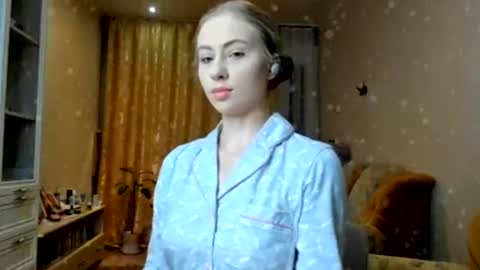 Ally    STREAMING ON TWITCH NOW Check my Twitter for updates online show from January 2025 01:15:01 PM