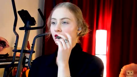 Ally    STREAMING ON TWITCH NOW Check my Twitter for updates online show from September 2025 01:53:02 AM