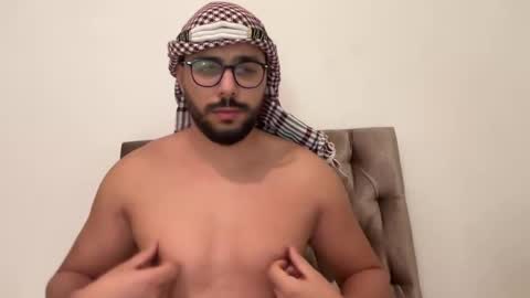 Snapshot of thearabboy98 chatting on January 2025 10:01:01 PM thearabboy98 online show from January 2025 10:01:01 PM