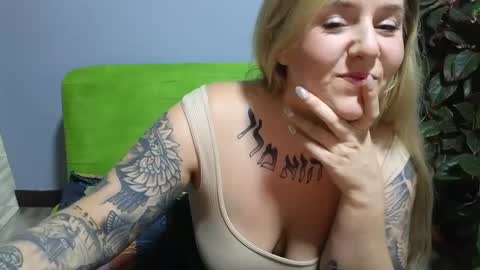 Snapshot of theauroramae chatting on January 2025 03:54:01 AM theauroramae - online show from January 2025 03:54:01 AM