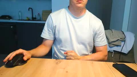 thecuteguy144949 online show from June 2026 03:17:01 PM