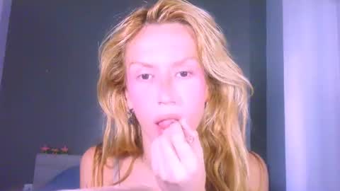 Snapshot of thedollxxxperience chatting on June 2026 03:33:02 AM Yolanda online show from June 2026 03:33:02 AM