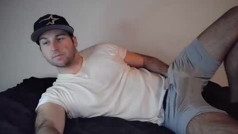 Snapshot of theetwohander chatting on December 2025 10:35:01 AM Theetwohander online show from December 2025 10:35:01 AM