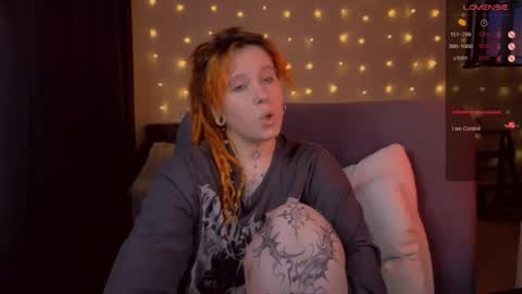 Snapshot of thefullredmoon chatting on February 2026 01:24:02 AM Moon online show from February 2026 01:24:02 AM