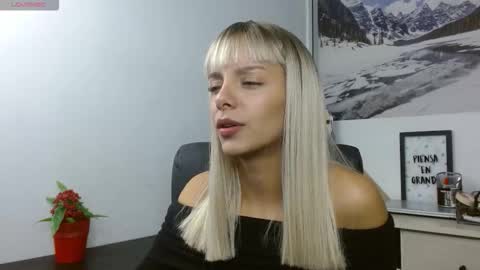 Peyton online show from November 2025 04:03:01 AM