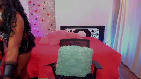 Snapshot of thegoldenbitch chatting on January 2025 01:45:02 AM Goldie online show from January 2025 01:45:02 AM