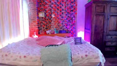 Snapshot of thegoldenbitch chatting on November 2025 03:10:02 PM Goldie online show from November 2025 03:10:02 PM