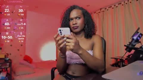 Snapshot of thegoldenbitch chatting on May 2026 01:33:01 AM Goldie online show from May 2026 01:33:01 AM