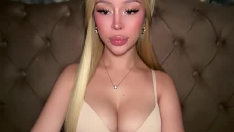 Elle  dont forget to folloW me and thumbs up online show from April 2026 01:56:01 AM