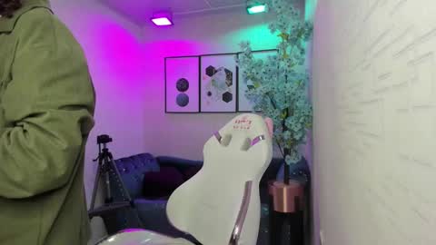 Theia  online show from March 2026 12:21:01 PM