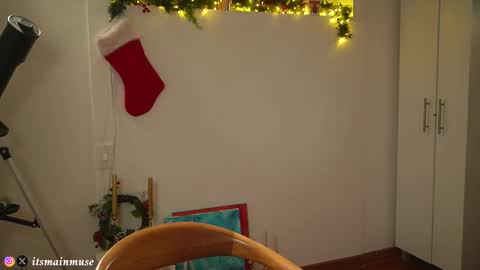 Iris online show from December 2025 10:18:02 PM