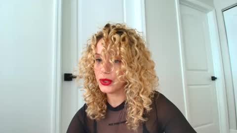 Snapshot of theislandgirl chatting on February 2025 06:13:01 PM Lily Marie online show from February 2025 06:13:01 PM