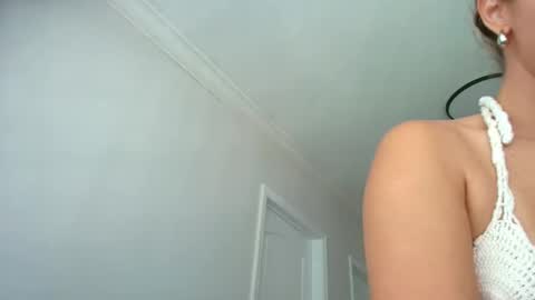 Snapshot of theislandgirl chatting on February 2025 04:36:01 PM Lily Marie online show from February 2025 04:36:01 PM