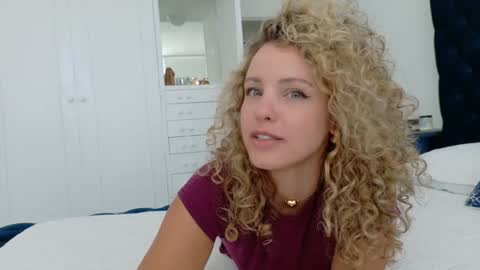 Snapshot of theislandgirl chatting on September 2025 06:19:02 PM Lily Marie online show from September 2025 06:19:02 PM