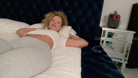 Snapshot of theislandgirl chatting on September 2025 08:20:02 PM Lily Marie online show from September 2025 08:20:02 PM