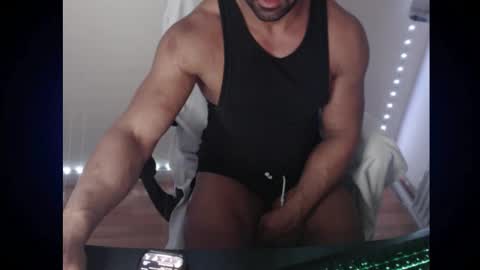 Snapshot of themusclefactory chatting on November 2025 08:08:01 PM TheMuscleFactory online show from November 2025 08:08:01 PM