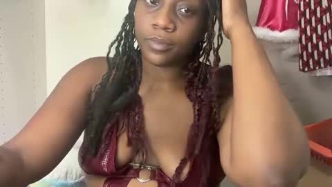 Snapshot of thenaturalgoddess chatting on May 2026 10:27:01 PM TheNaturalGoddess online show from May 2026 10:27:01 PM