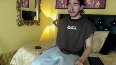 Snapshot of theo_riviera chatting on May 2026 01:18:01 PM theo_riviera online show from May 2026 01:18:01 PM