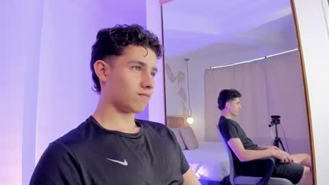 Snapshot of theohawke_ chatting on December 2024 01:59:02 PM THEO- MATEO online show from December 2024 01:59:02 PM