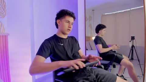 Snapshot of theohawke_ chatting on December 2024 05:14:02 PM THEO- MATEO online show from December 2024 05:14:02 PM