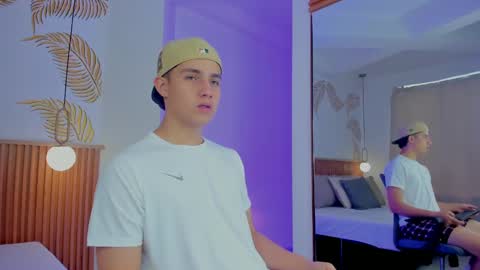 Snapshot of theohawke_ chatting on December 2024 03:32:02 PM THEO- MATEO online show from December 2024 03:32:02 PM