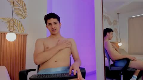 Snapshot of theohawke_ chatting on December 2024 04:25:01 PM THEO- MATEO online show from December 2024 04:25:01 PM