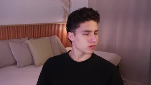 Snapshot of theohawke_ chatting on January 2025 01:27:01 PM THEO- MATEO online show from January 2025 01:27:01 PM