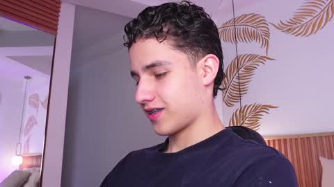 Snapshot of theohawke_ chatting on February 2025 01:38:01 PM THEO- MATEO online show from February 2025 01:38:01 PM