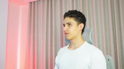 Snapshot of theohawke_ chatting on February 2025 01:18:02 PM THEO- MATEO online show from February 2025 01:18:02 PM