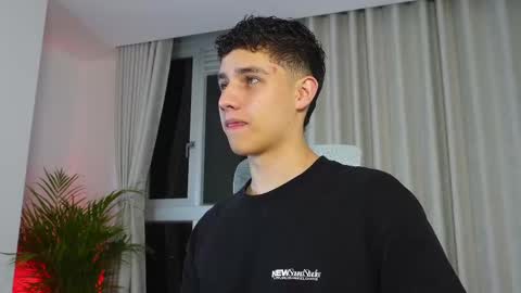 Snapshot of theohawke_ chatting on February 2025 11:35:01 PM THEO- MATEO online show from February 2025 11:35:01 PM