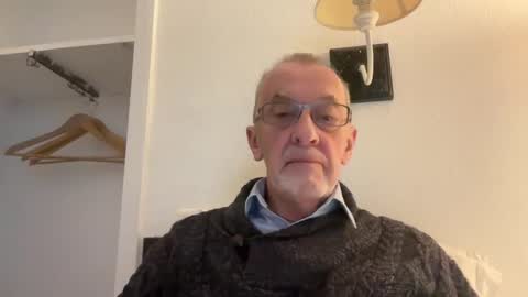 Snapshot of theowlandthe chatting on December 2024 03:01:02 PM theowlandthe online show from December 2024 03:01:02 PM