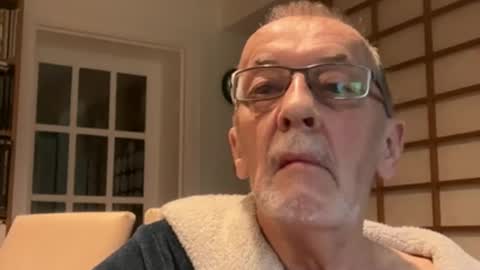 Snapshot of theowlandthe chatting on February 2025 08:29:01 AM theowlandthe online show from February 2025 08:29:01 AM