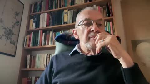 Snapshot of theowlandthe chatting on February 2025 11:40:02 AM theowlandthe online show from February 2025 11:40:02 AM