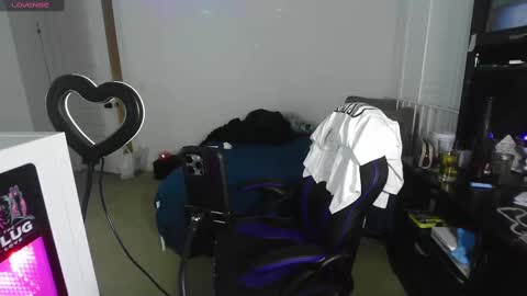 Snapshot of thepluglove chatting on September 2025 04:01:02 AM The Plug Love  Friends online show from September 2025 04:01:02 AM