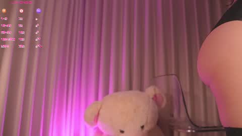 Snapshot of therealpeach_ chatting on July 2026 01:00:01 AM online show from July 2026 01:00:01 AM