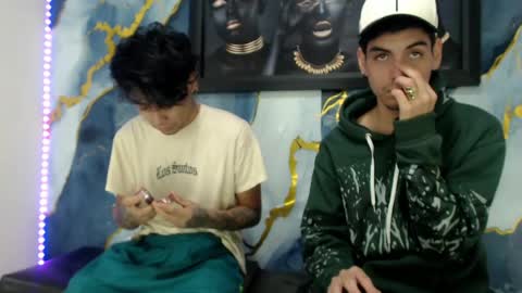 Snapshot of theshamefulboys chatting on July 2026 06:17:01 AM David y Daniel online show from July 2026 06:17:01 AM