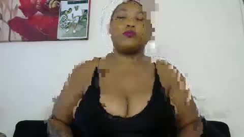 Snapshot of theshybaddie chatting on January 2025 07:37:02 AM theshybaddie online show from January 2025 07:37:02 AM
