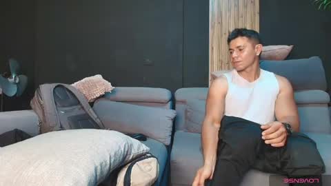 Snapshot of thestraightroom chatting on May 2026 01:35:07 AM thestraightroom online show from May 2026 01:35:07 AM