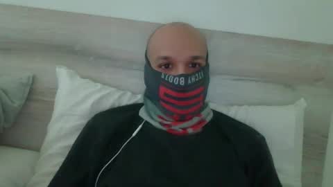 Snapshot of thetubedscarfguy chatting on December 2024 03:11:02 PM Scarf guy online show from December 2024 03:11:02 PM
