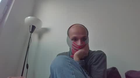 Snapshot of thetubedscarfguy chatting on February 2025 04:13:02 PM Scarf guy online show from February 2025 04:13:02 PM