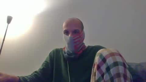 Snapshot of thetubedscarfguy chatting on October 2025 06:25:02 AM Scarf guy online show from October 2025 06:25:02 AM