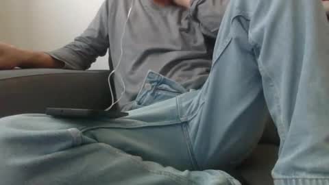 Scarf guy online show from March 2026 05:13:02 PM