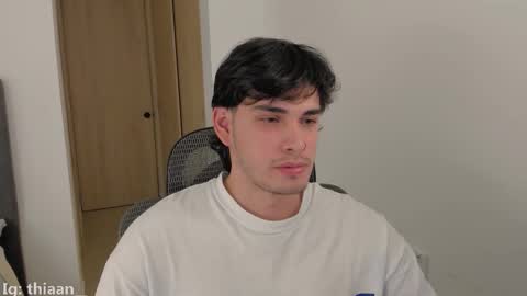 thiaan__ online show from November 2025 01:31:01 AM